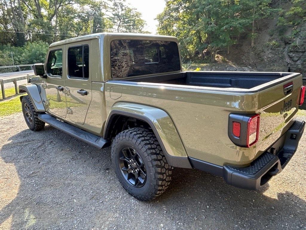 new 2025 Jeep Gladiator car, priced at $47,818