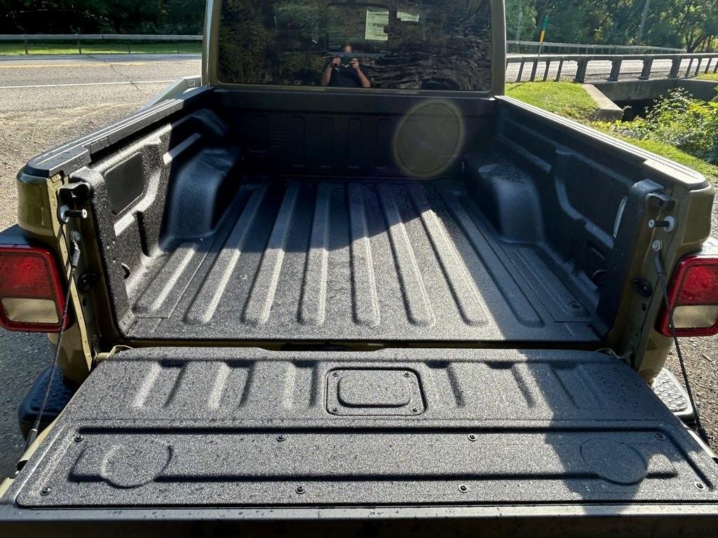 new 2025 Jeep Gladiator car, priced at $47,818