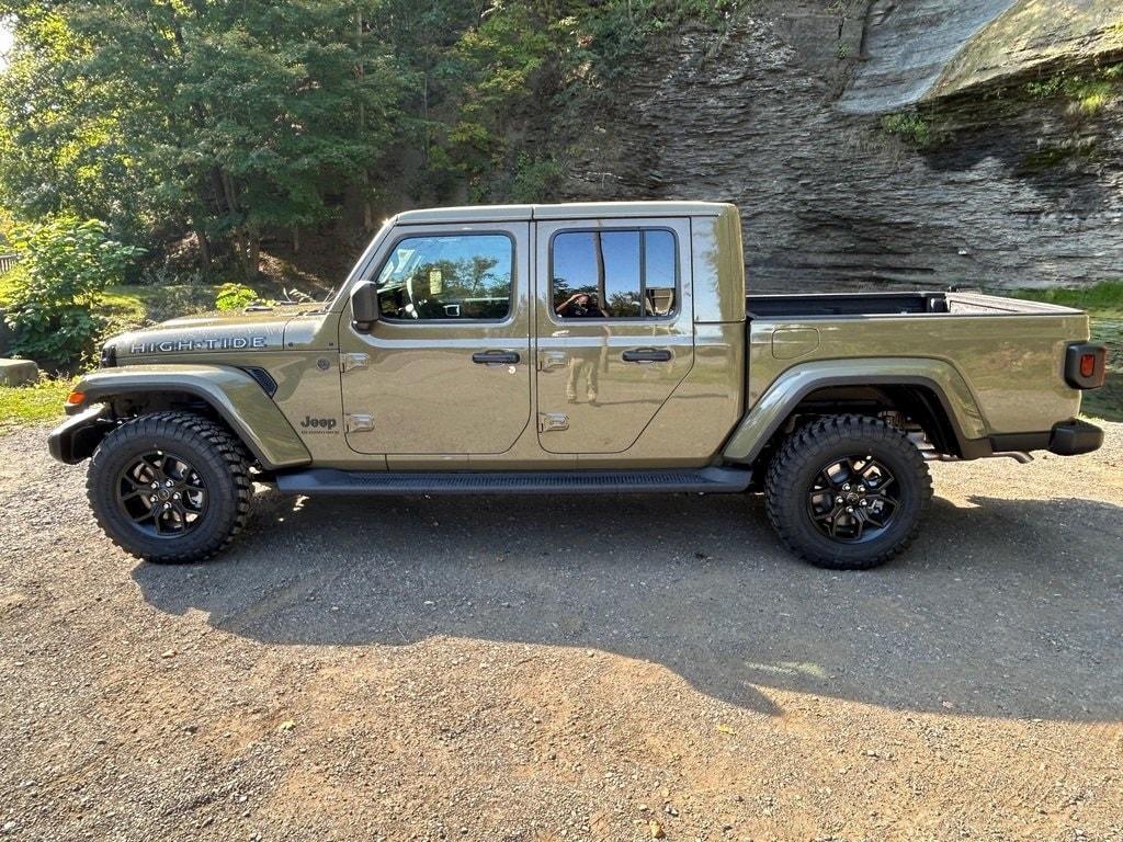 new 2025 Jeep Gladiator car, priced at $47,818