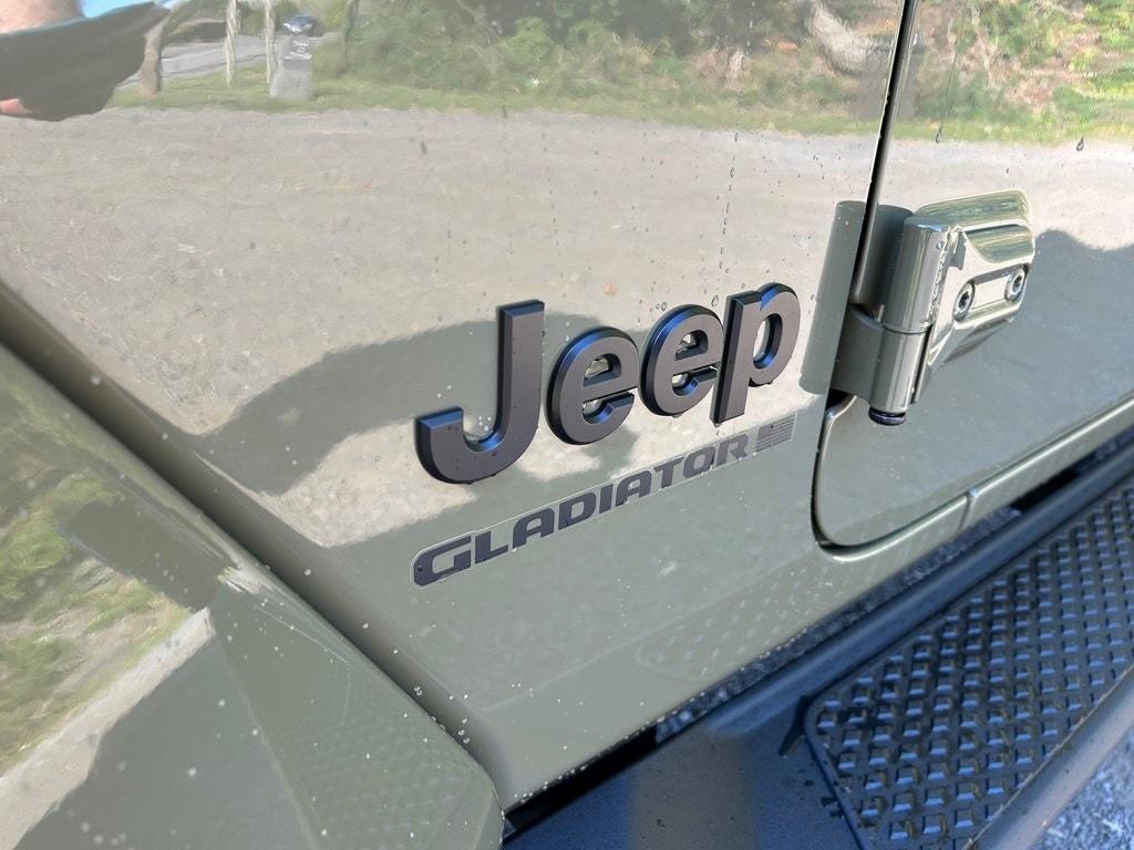 new 2025 Jeep Gladiator car, priced at $47,818