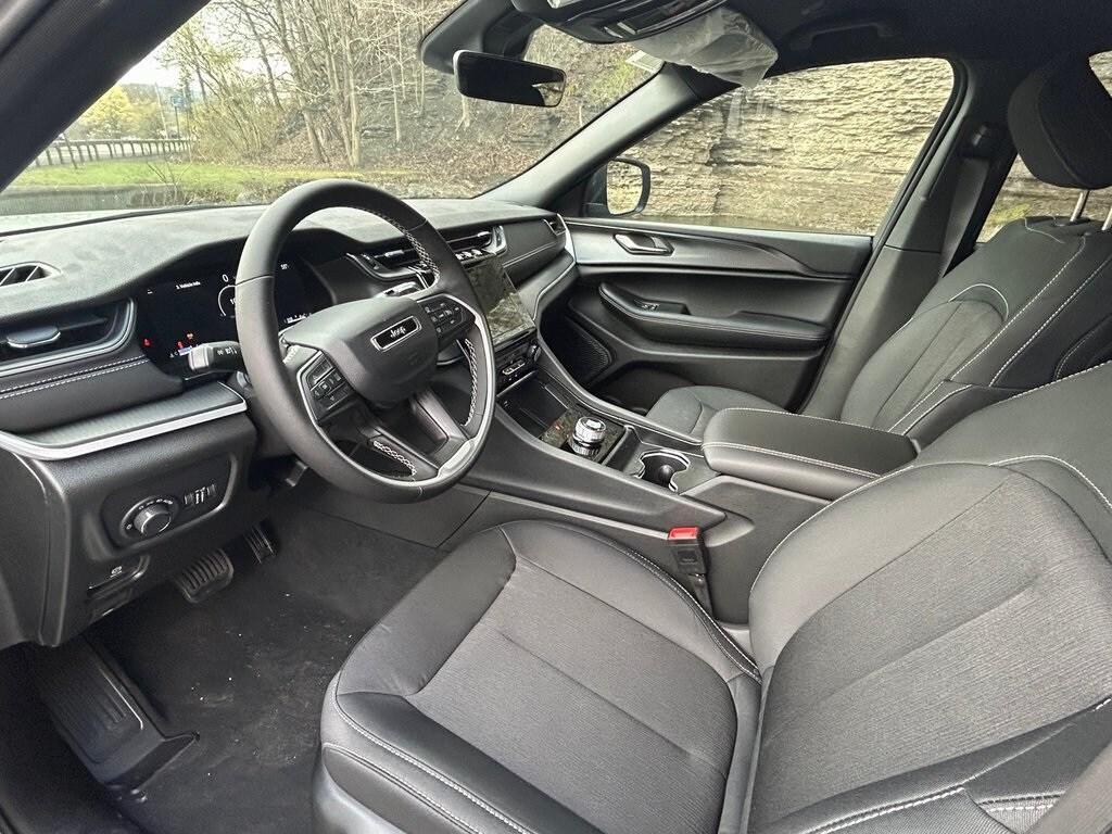 new 2025 Jeep Grand Cherokee car, priced at $43,420