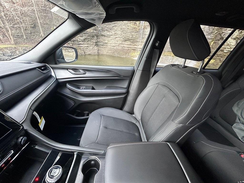 new 2025 Jeep Grand Cherokee car, priced at $43,420