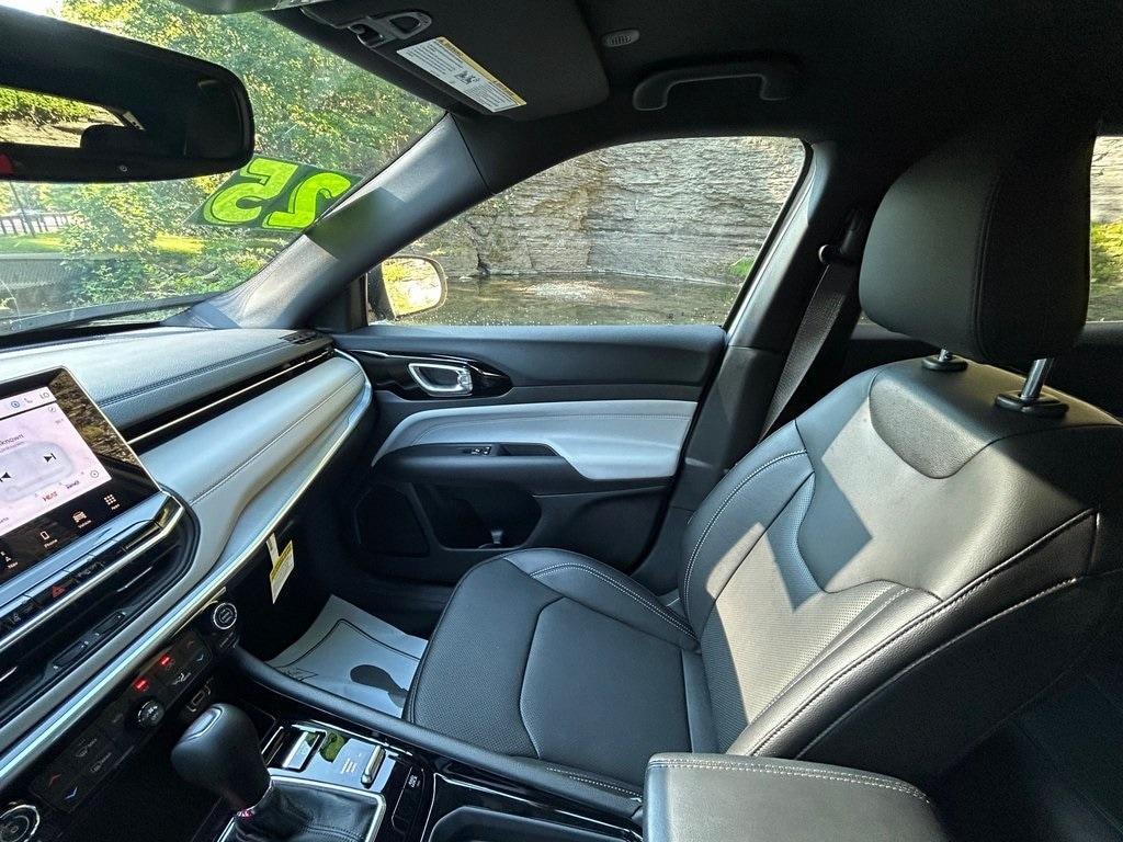 new 2025 Jeep Compass car, priced at $36,999