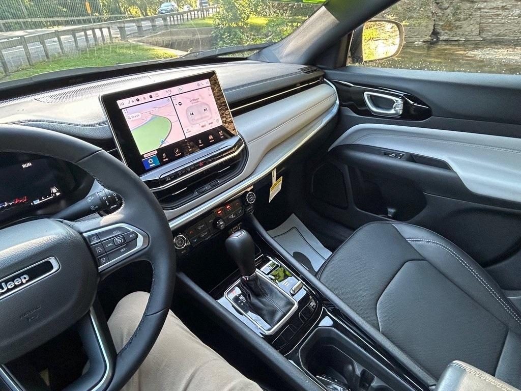new 2025 Jeep Compass car, priced at $36,999