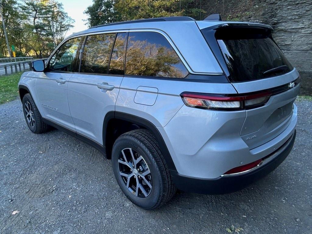 new 2025 Jeep Grand Cherokee car, priced at $47,641