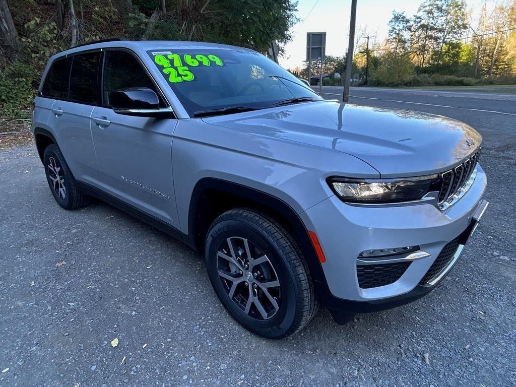 new 2025 Jeep Grand Cherokee car, priced at $47,641
