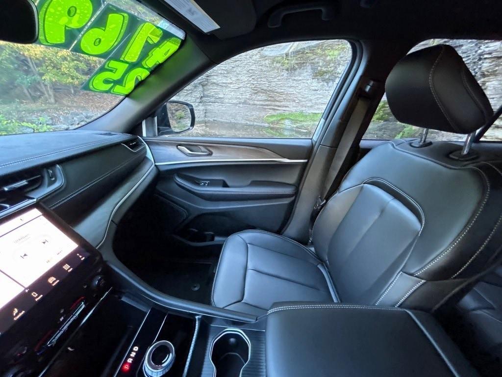 new 2025 Jeep Grand Cherokee car, priced at $47,641