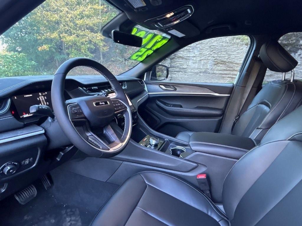 new 2025 Jeep Grand Cherokee car, priced at $47,641
