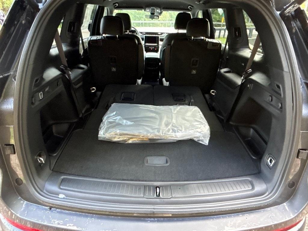 new 2025 Jeep Grand Cherokee L car, priced at $47,992