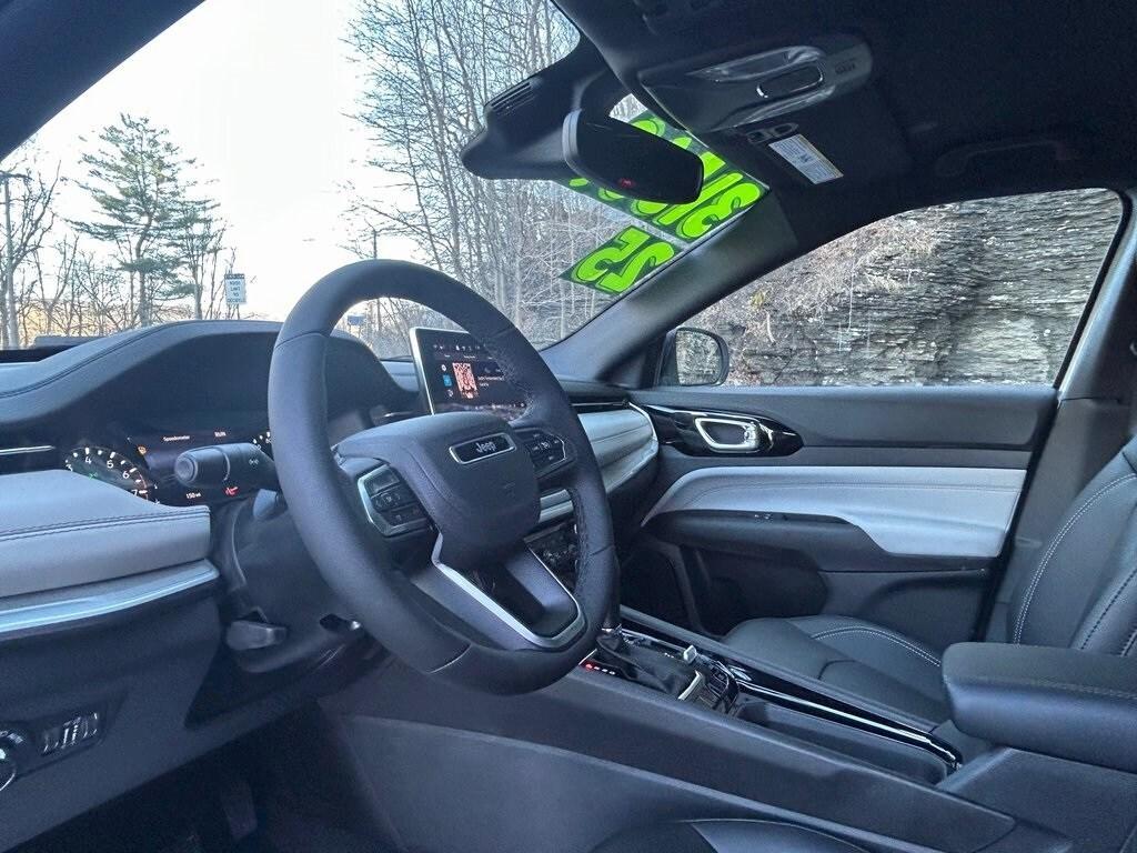 new 2025 Jeep Compass car, priced at $33,526