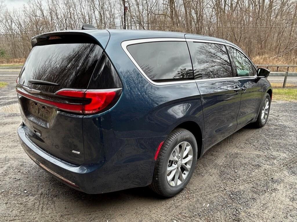new 2025 Chrysler Pacifica car, priced at $47,935