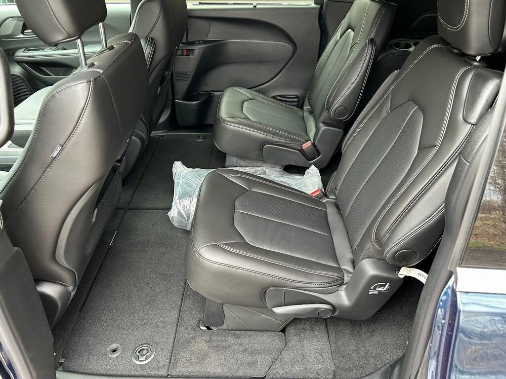 new 2025 Chrysler Pacifica car, priced at $47,935