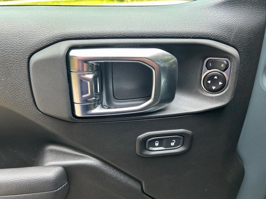 new 2025 Jeep Gladiator car, priced at $50,337