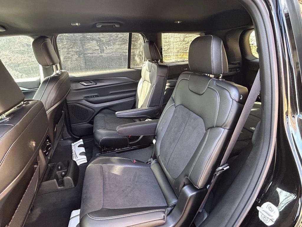 new 2025 Jeep Grand Cherokee L car, priced at $40,092