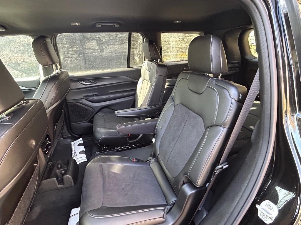 new 2025 Jeep Grand Cherokee L car, priced at $40,092