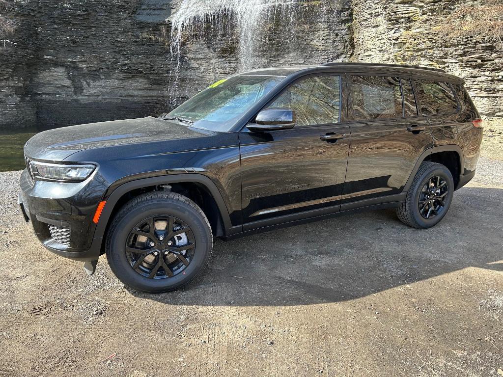 new 2025 Jeep Grand Cherokee L car, priced at $40,092
