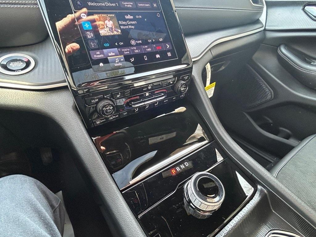 new 2025 Jeep Grand Cherokee car, priced at $46,282