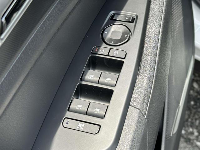 new 2026 Kia Sportage Hybrid car, priced at $32,380
