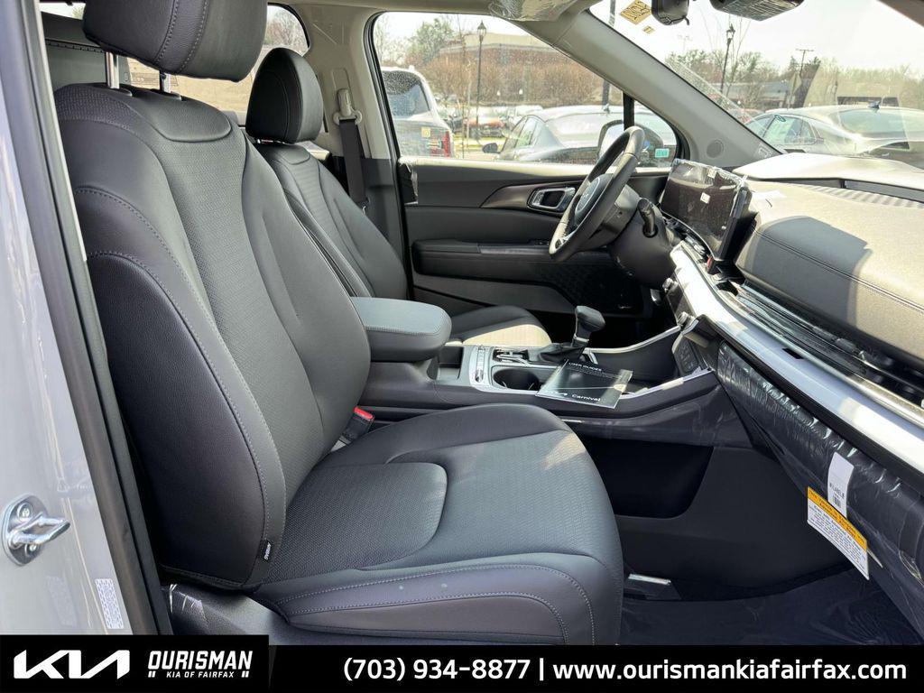 new 2025 Kia Carnival car, priced at $51,500
