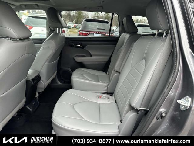 used 2022 Toyota Highlander car, priced at $31,700