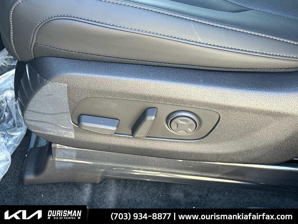 new 2026 Kia Carnival Hybrid car, priced at $43,395