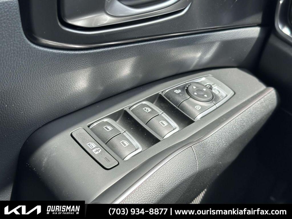 new 2025 Kia Sorento Hybrid car, priced at $39,485