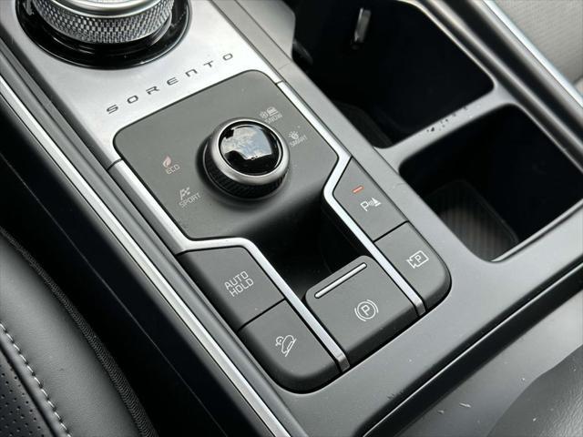 new 2025 Kia Sorento Hybrid car, priced at $41,654
