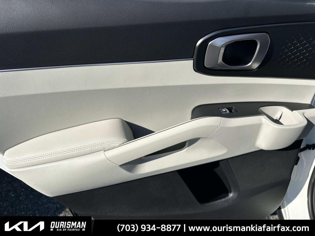 new 2026 Kia Sorento Hybrid car, priced at $42,722