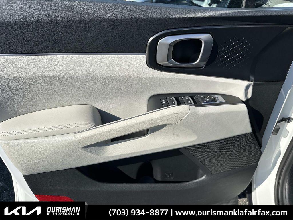 new 2026 Kia Sorento Hybrid car, priced at $42,722