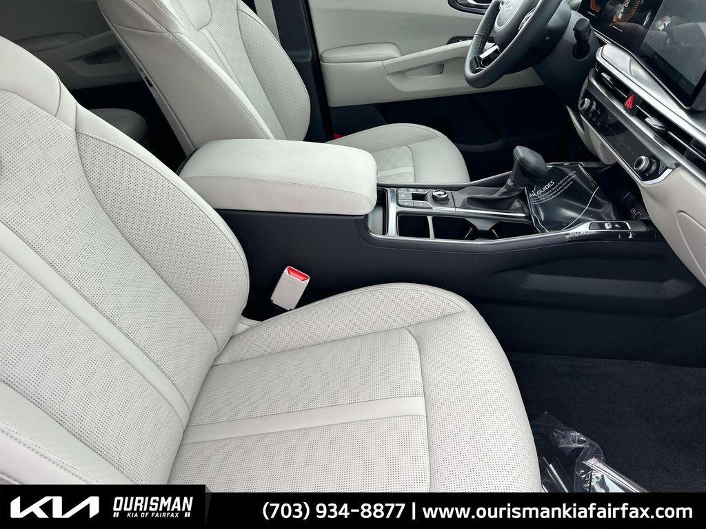 new 2025 Kia Sorento car, priced at $40,068