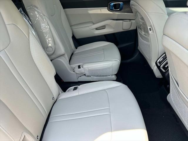 new 2025 Kia Sorento Hybrid car, priced at $40,445