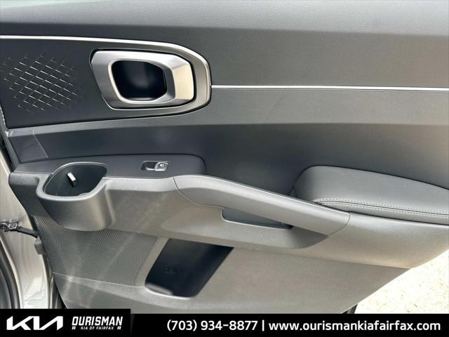 new 2025 Kia Sorento Hybrid car, priced at $40,445