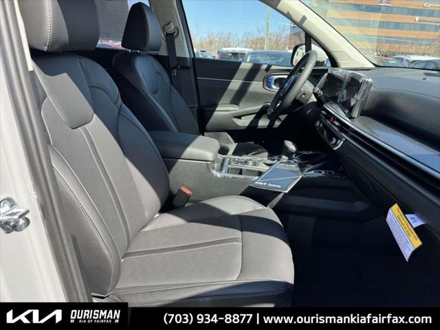 new 2025 Kia Sorento car, priced at $40,018