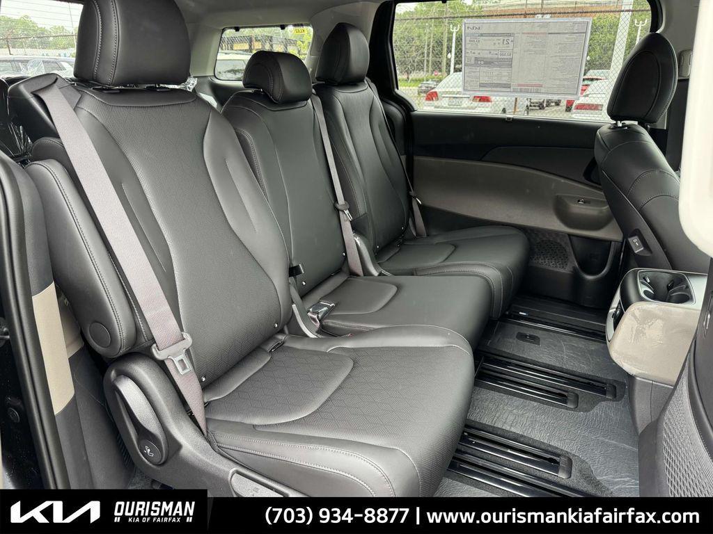 new 2025 Kia Carnival car, priced at $39,925