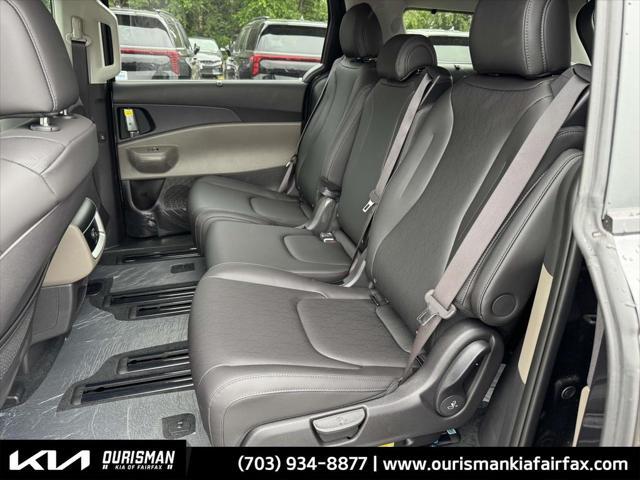 new 2025 Kia Carnival car, priced at $40,992