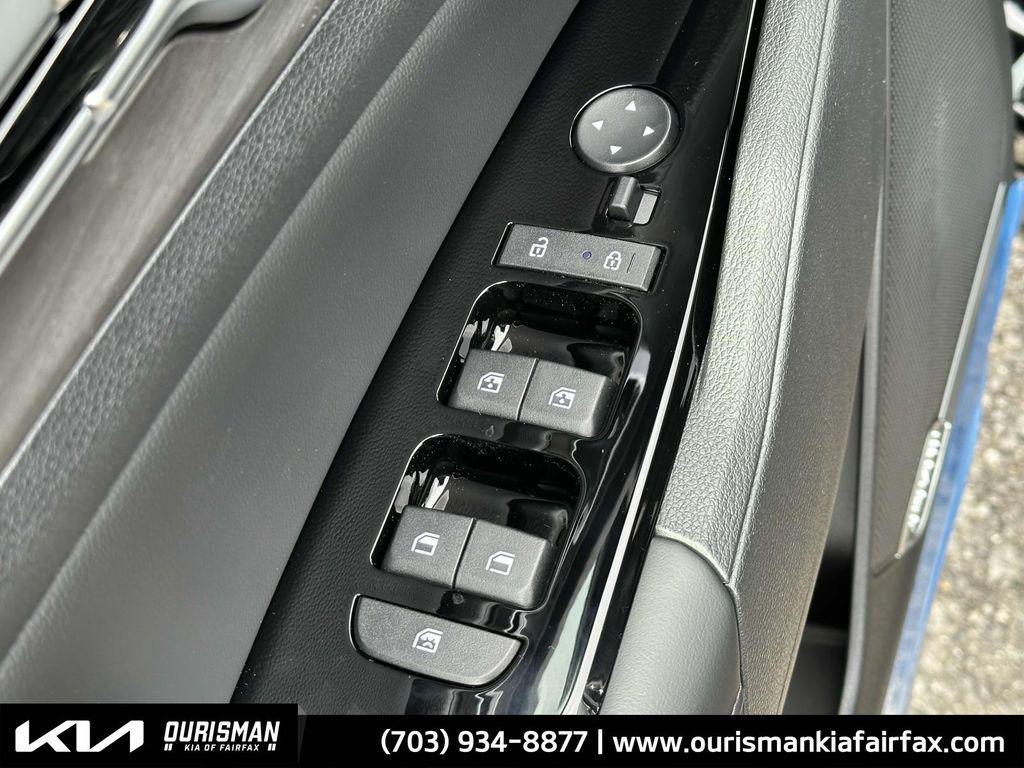 new 2025 Kia Sportage car, priced at $35,000