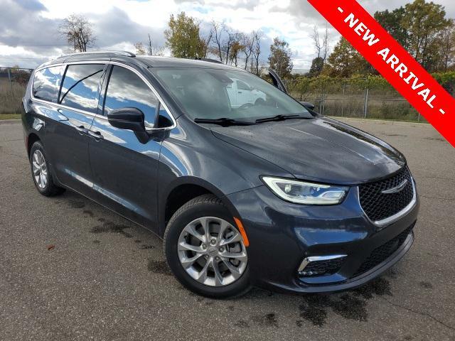 used 2021 Chrysler Pacifica car, priced at $29,000