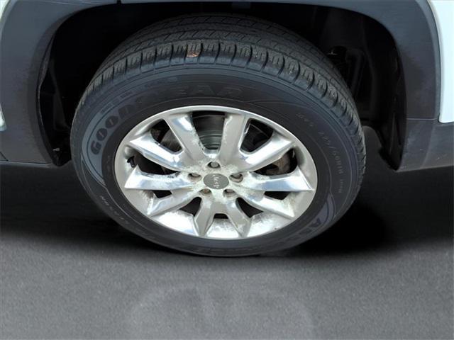 used 2015 Jeep Cherokee car, priced at $9,500