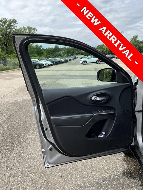 used 2015 Jeep Cherokee car, priced at $7,000