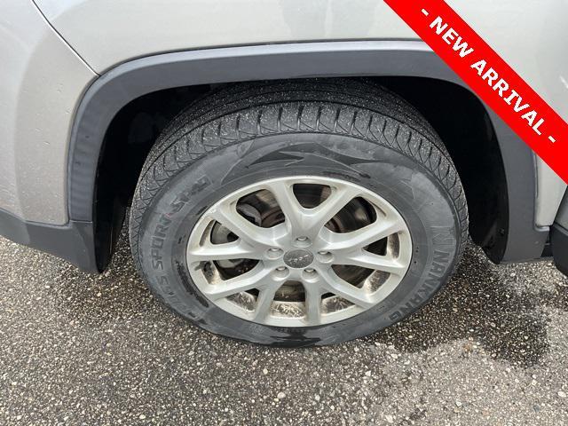 used 2015 Jeep Cherokee car, priced at $7,000