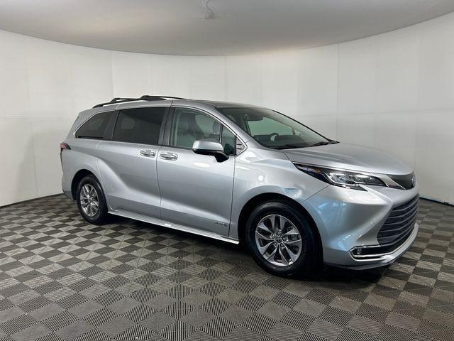 used 2021 Toyota Sienna car, priced at $38,632