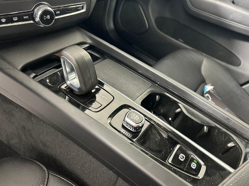 used 2022 Volvo XC60 car, priced at $22,700