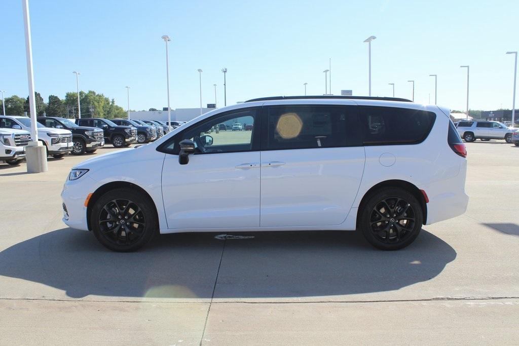 new 2026 Chrysler Pacifica car, priced at $54,177