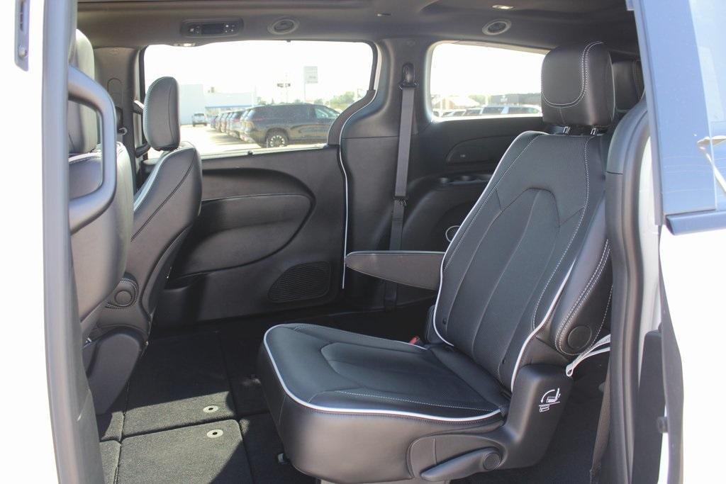 new 2026 Chrysler Pacifica car, priced at $54,177