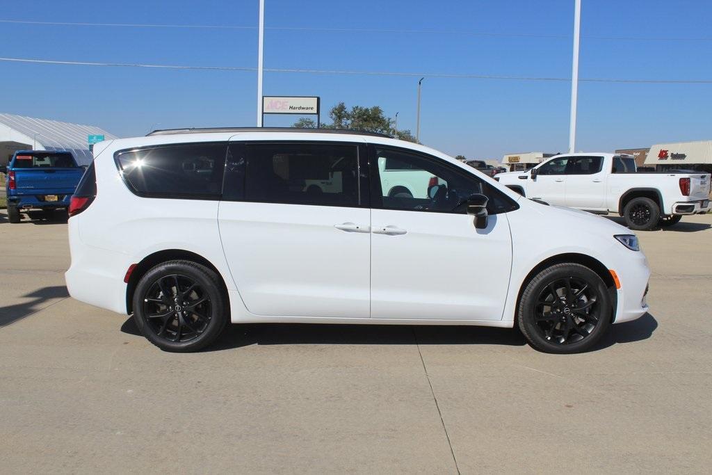 new 2026 Chrysler Pacifica car, priced at $54,177