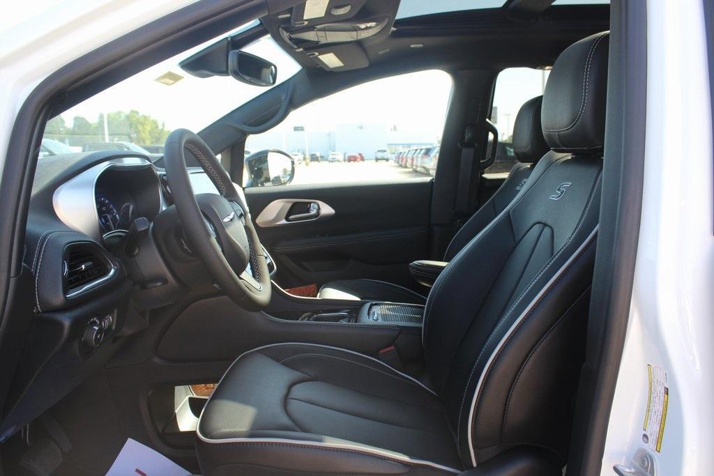 new 2026 Chrysler Pacifica car, priced at $54,177