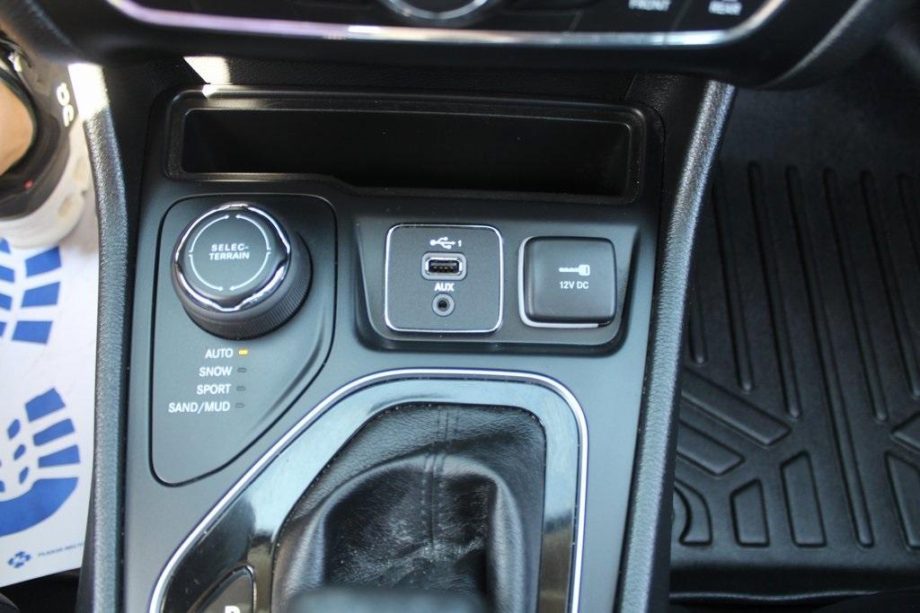 used 2019 Jeep Cherokee car, priced at $17,499
