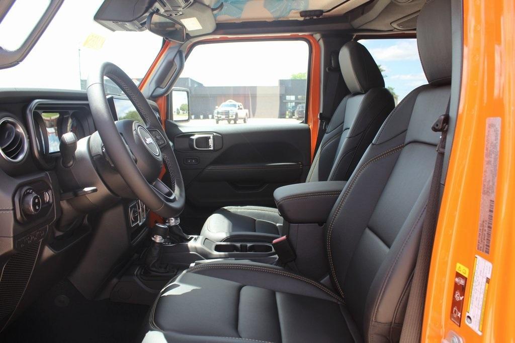 new 2025 Jeep Gladiator car, priced at $43,701