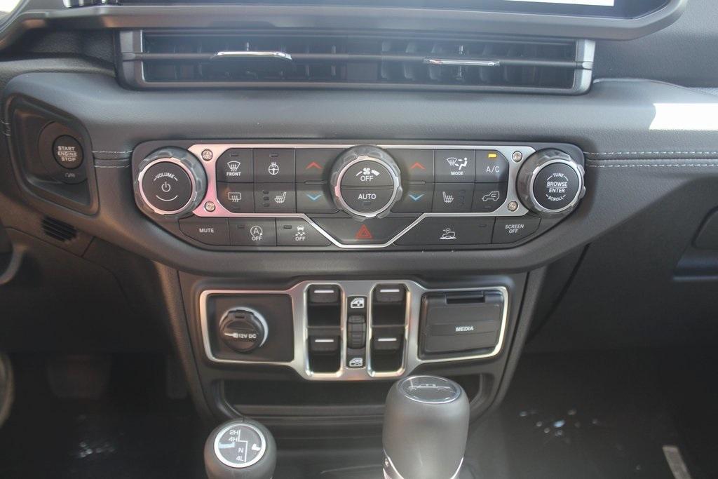 new 2025 Jeep Gladiator car, priced at $43,701