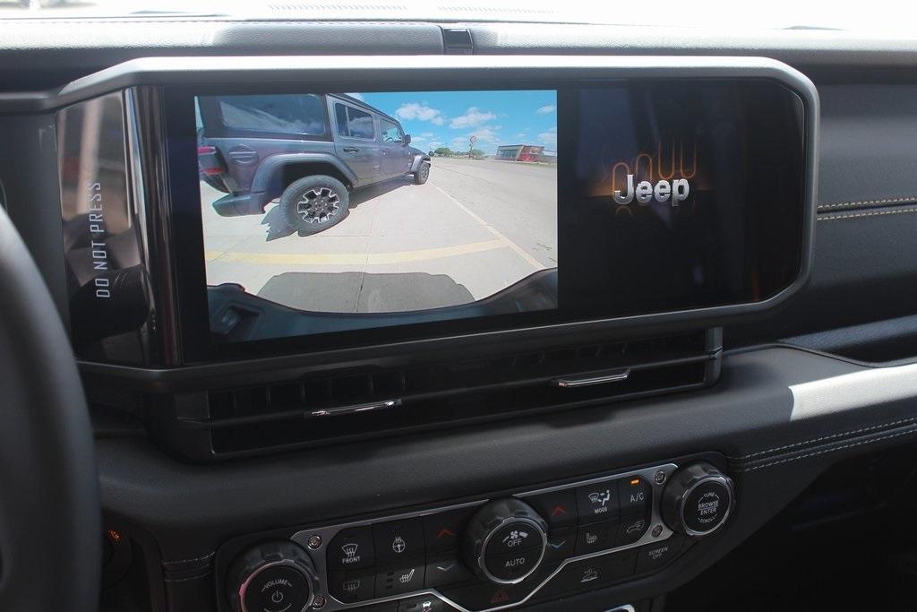 new 2025 Jeep Gladiator car, priced at $43,701